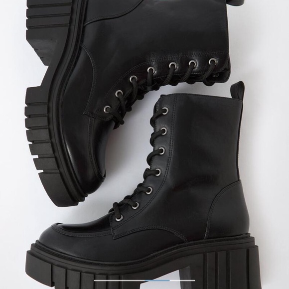 AE Lace Up Lug Boot - Picture 12 of 14